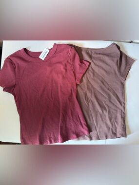 Old Navy Women's Short Sleeve Tees- 2 pack